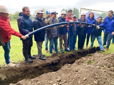 Instalaron primera tubería para mejorar sistema de agua potable rural de sector Caunahue en Futrono